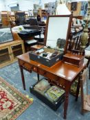 A LATE VICTORIAN WALNUT MIRROR BACK DRESSING TABLE WITH TWO APRON DRAWERS. H 140 W 100 D 49cms