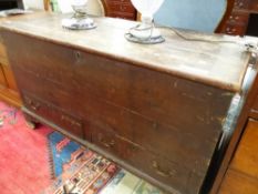 A STAINED PINE MULE CHEST, THE COFFER TOP OVER TWO DRAWERS AND BRACKET FEET. W 124 x D 56 x H