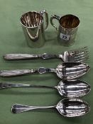 TWO HALLMARKED SILVER CHRISTENING MUGS AND FOUR HALLMARKED SILVER PIECES OF CUTLERY 879grms