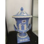 A WEDGWOOD LIDDED TWO HANDLED URN