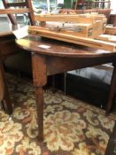 AN UNUSUAL ANTIQUE AND LATER OAK CRICKET TABLE WITH DROP LEAF