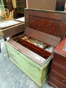 A GREEN PAINTED IRON HANDLED CARPENTERS CHEST, THE INTERIOR WITH FIVE MAHOGANY SLIDING COFFERS OF