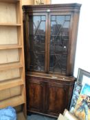 A GEORGIAN STYLE GLAZED CORNER CABINET.