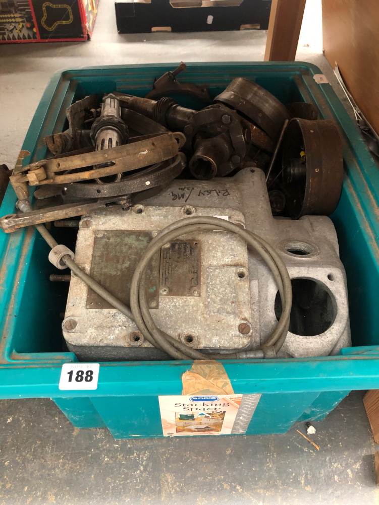 A VINTAGE RILEY GEAR BOX CASING AND OTHER PARTS.