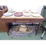 A EARLY 20th CENTURY FRENCH MAHOGANY ORMOLU MOUNTED MARBLE TOP CENTRE TABLE, APRON DRAWER. H 80 x