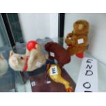 VARIOUS CLOCKWORK VINTAGE TOYS TO INCLUDE A CAT WITH BALL, DUCK, BEAR KNITTING AND A FURTHER ALPS