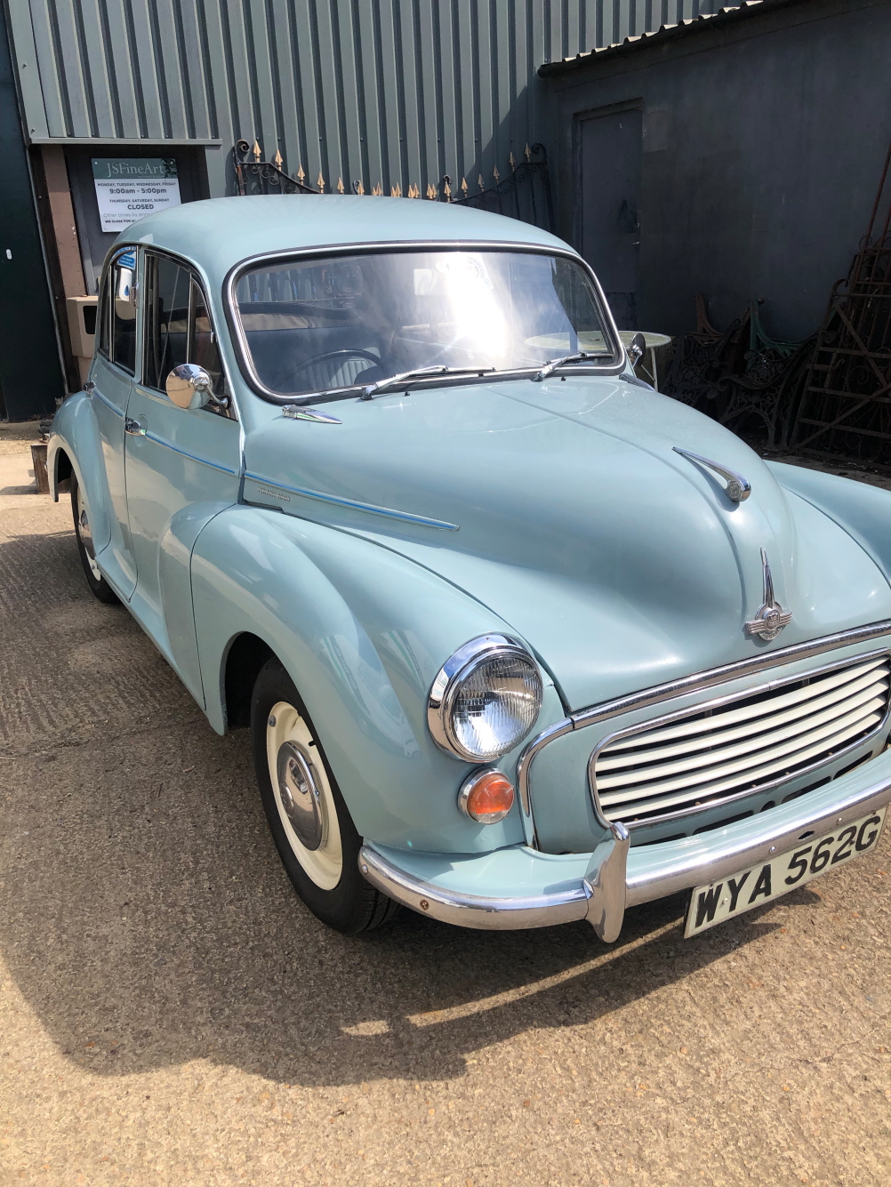 A MORRIS MINOR 1000 1969 COMPLETE WITH V5. - Image 3 of 36