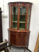 AN EDWARDIAN LINE INLAID MAHOGANY SERPENTINE FRONTED CORNER CUPBOARD, THE UPPER HALF GLAZED AND