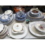 VARIOUS ANTIQUE AND LATER DINNERWARE'S TO INCLUDE BLUE AND WHITE EXAMPLES, TUREEN, PLATTERS,