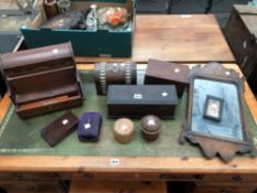 COLLECTION OF VICTORIAN AND LATER DESKTOP ARTICLES INCLUDING VARIOUS BOXES A MIRROR TEA CADDY ETC