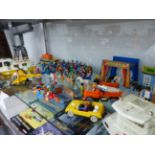 A COLLECTION OF VINTAGE PLAYMOBILE TOYS.