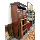 AN EDWARDIAN MAHOGANY WARDROBE, THE PANELLED DOORS ENCLOSING FOUR SLIDES OVER TWO SHORT AND A LONG