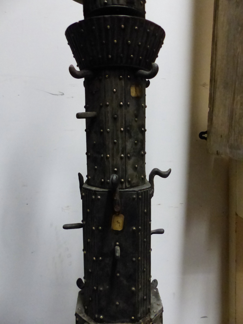 AN UNUSUAL EASTERN, HORN MOUNTED, FLOOR STANDING, CANDLE STAND CENTREPIECE. - Image 4 of 11