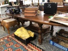 A GOOD QUALITY OAK BESPOKE EXTENDING DINING TABLE WITH TWO LEAVES. H 76 W 267 D 120cms