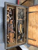 AN IMPRESSIVE CARPENTERS TOOL CHEST WITH A GOOD COMPLIMENT OF PLANES, CHISELS, SAWS ETC.