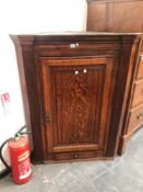 LATE GEROGIAN INLAID OAK LARGE HANGING CORNER CUPBOARD. 122 x 94 x40cms