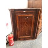 LATE GEROGIAN INLAID OAK LARGE HANGING CORNER CUPBOARD. 122 x 94 x40cms