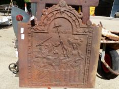 A ANTIQUE CAST IRON FIRE BACK ( PRO PATRIA)