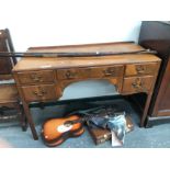 A 1920;s MAHOGANY GEORGIAN STYLE SIDE TABLE BY R B MCALLIPNE. W 121 x H 83 x D 54cms