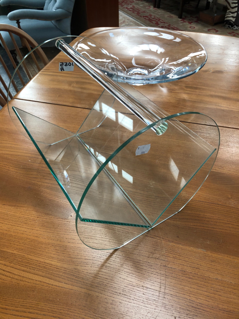A KENNETH TURNER GLASS BOWL AND A GLASS MAGAZINE RACK - Image 5 of 5