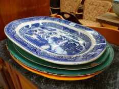 A POUNTNEY, TWO RIBSTONE AND A WILLOW PATTERN PLATTER