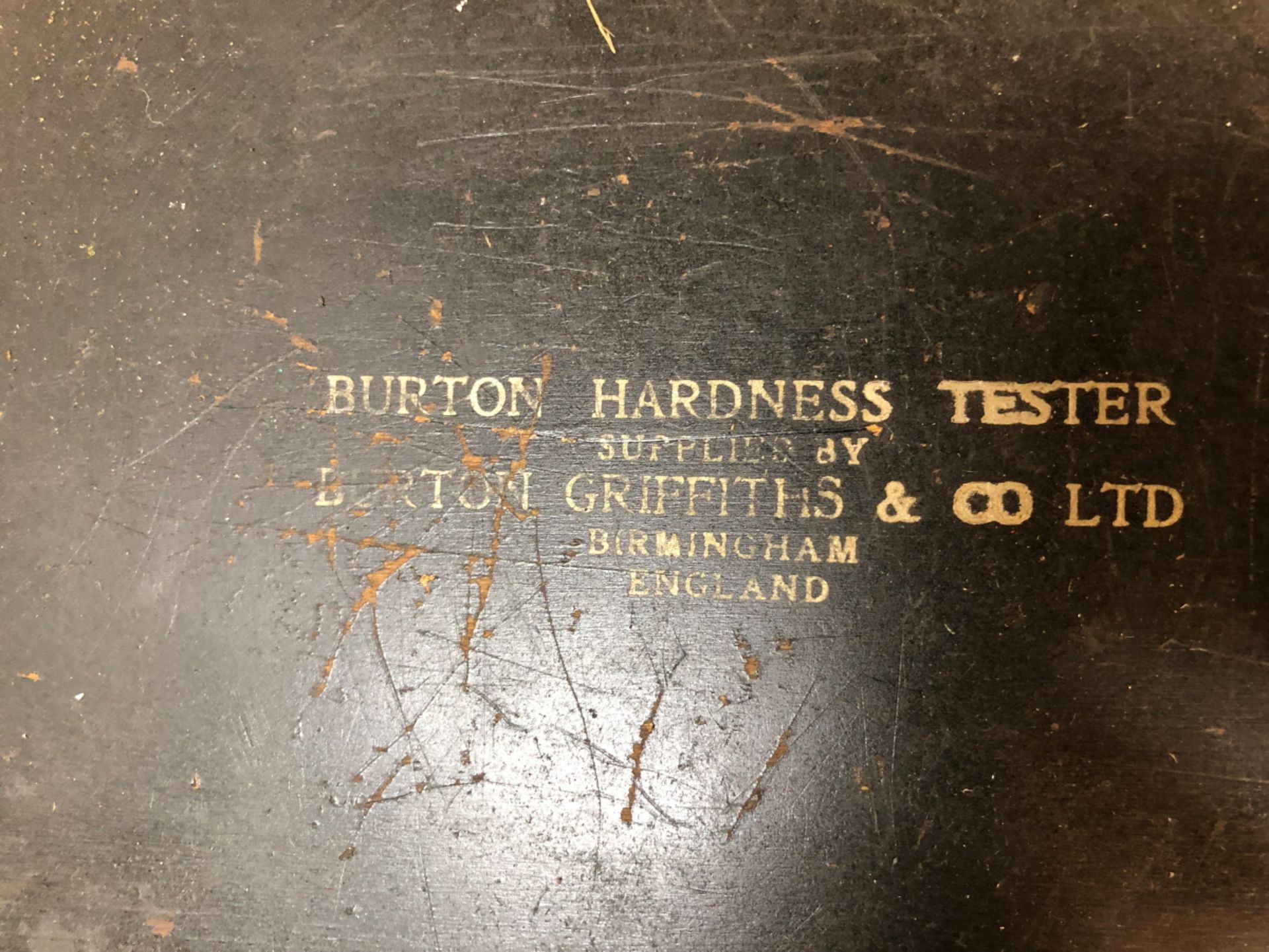 A BURTON UNIVERSAL HARDNESS TESTER IN CASE WITH INSTRUCTIONS. - Image 5 of 6