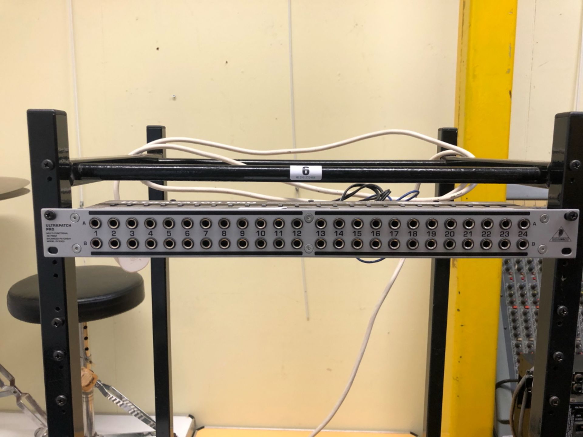 RACK MOUNT/STAND WITH BEHRINGER - ULTRA PATCH PRO 48 POINT PATCHBAY 51 x x 91 x 38 cms, MODEL - Image 2 of 8