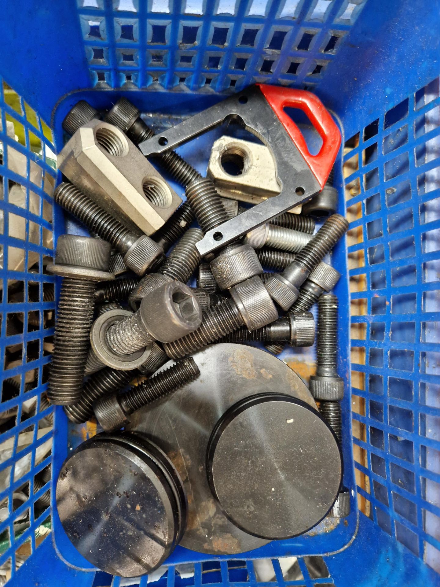 A MIXED QUANTITY OF VARIOUS NUTS BOLTS AND FIXINGS ETC - Image 2 of 14