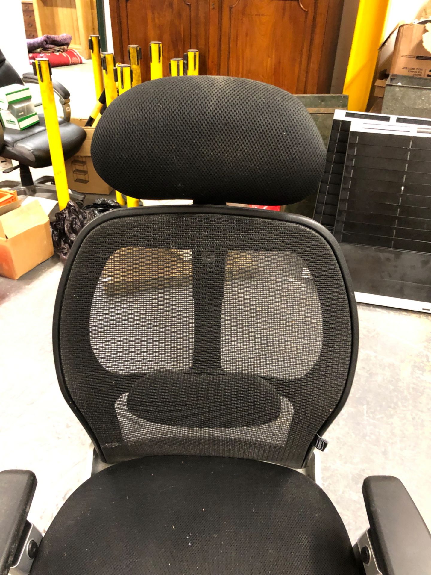 A STAPLES ERGONOMIC OFFICE CHAIR. - Image 4 of 8