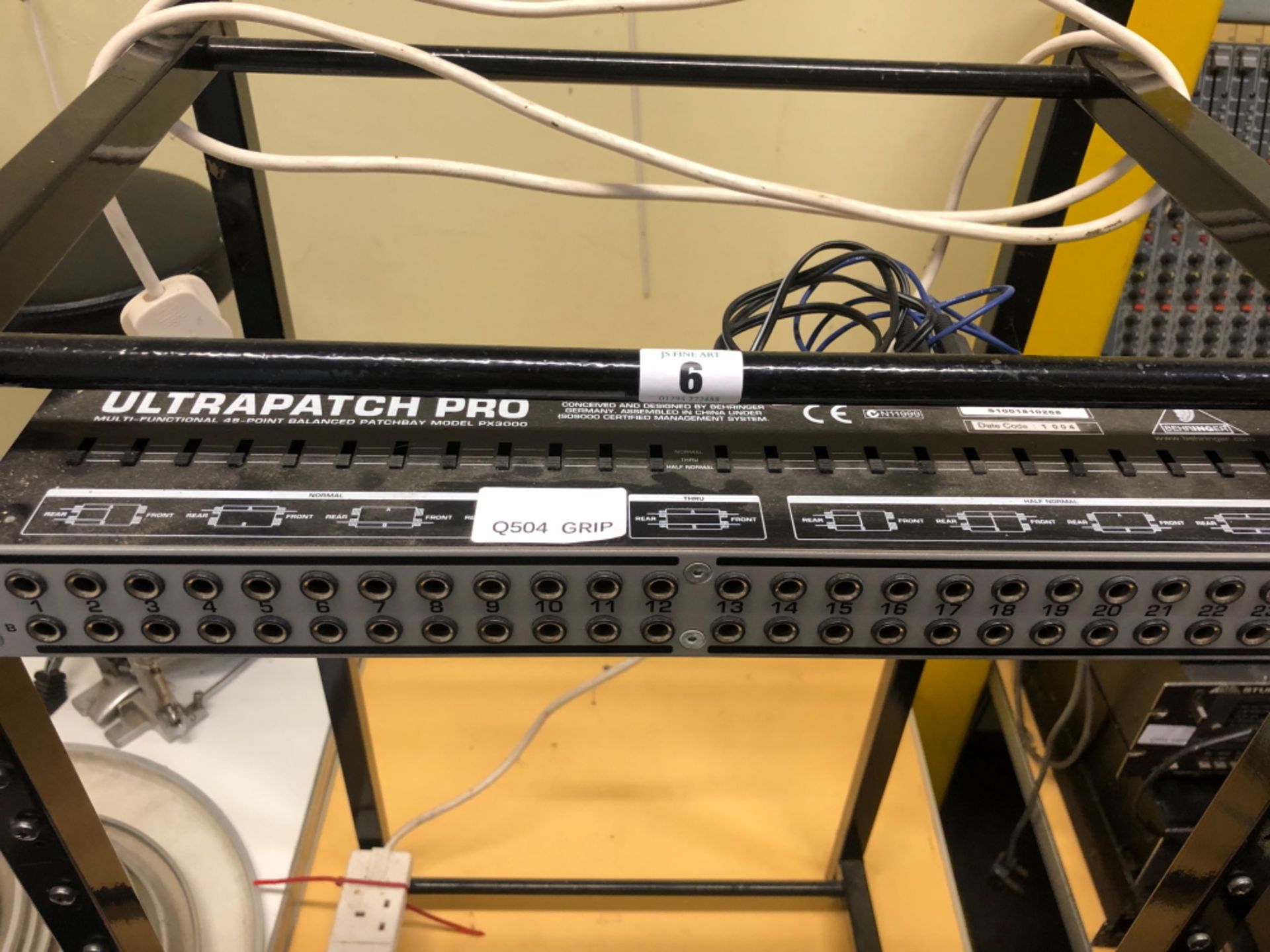 RACK MOUNT/STAND WITH BEHRINGER - ULTRA PATCH PRO 48 POINT PATCHBAY 51 x x 91 x 38 cms, MODEL - Image 3 of 8