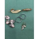 AN CONTEMPORARY PEARL SET DESIGNER BROOCH, UNHALLMARKED, ASSESSED AS 18ct GOLD, AN EDWARDIAN 9ct