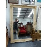 AN IMPRESSIVE LARGE CLASSICAL STYLA FRAMED WALL MIRROR.