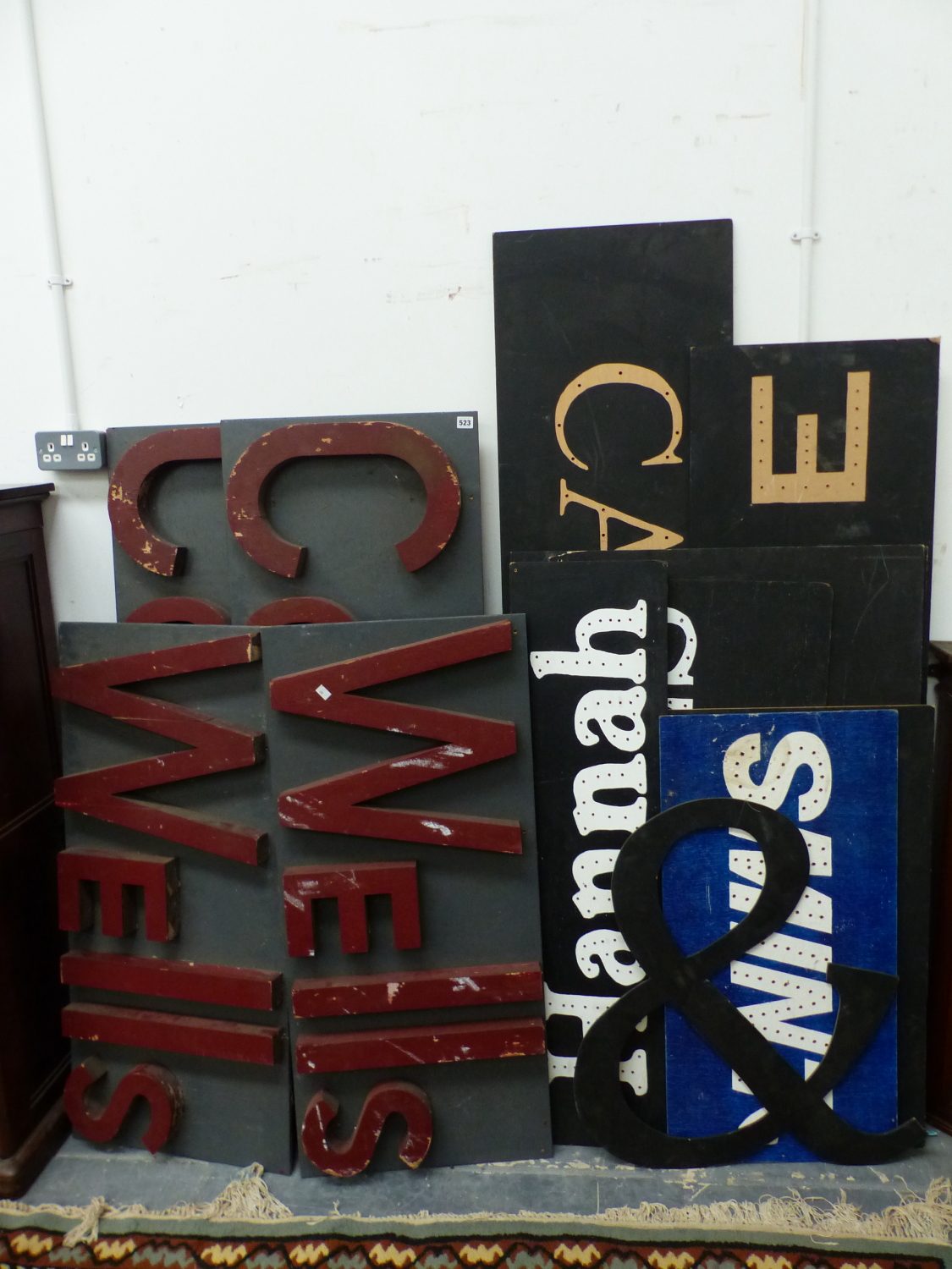A QUANTITY OF VINTAGE WOODEN SIGNS.