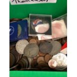 A QUANTITY OF VARIOUS COINS, INCLUDING VICTORIAN SILVER CROWN, OTHER LATER CROWNS ETC AND A SET OF