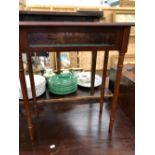 A MODERN GLAZED MAHOGANY DISPLAY TABLE. W 60 x D 29 x H 69cms. A BUTTON UPHOLSTERED CIRCULAR FOOT