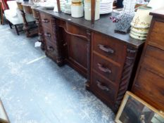 A LATE VICTORIAN MAHOGANY SIDEBOARD, THE CENTRAL DRAWER OVER A CUPBOARD RECESSED BETWEEN SPIRAL