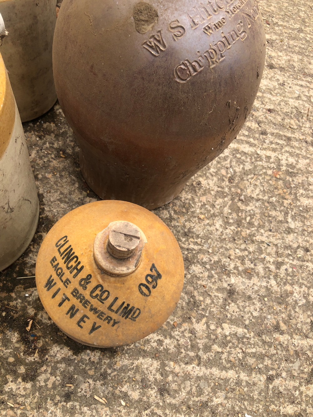 VARIOUS STONEWARE FLAGGONS AND JARS - Image 10 of 11