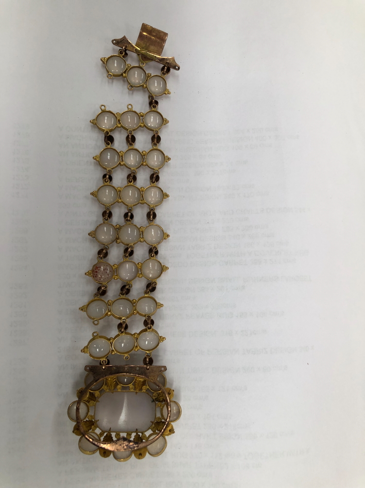 AN ANTIQUE CHALCEDONY BRACELET. THE THREE PANEL LINKS OF CABOCHON STONES JOINED BY BEADED LINKS, - Image 8 of 8
