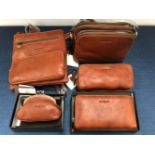 A COLLECTION OF GIANNI CONTI BAGS AND PURSES TO INCLUDE A SMALL CLASP PURSE, TWO CROSS BODY BAGS,
