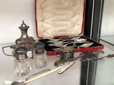 A HALLMARKED SILVER VESTA CASE, SILVER SAT SPOONS, MUSTARD AND PEPPER, AND SIX SILVER GRAPEFRUIT