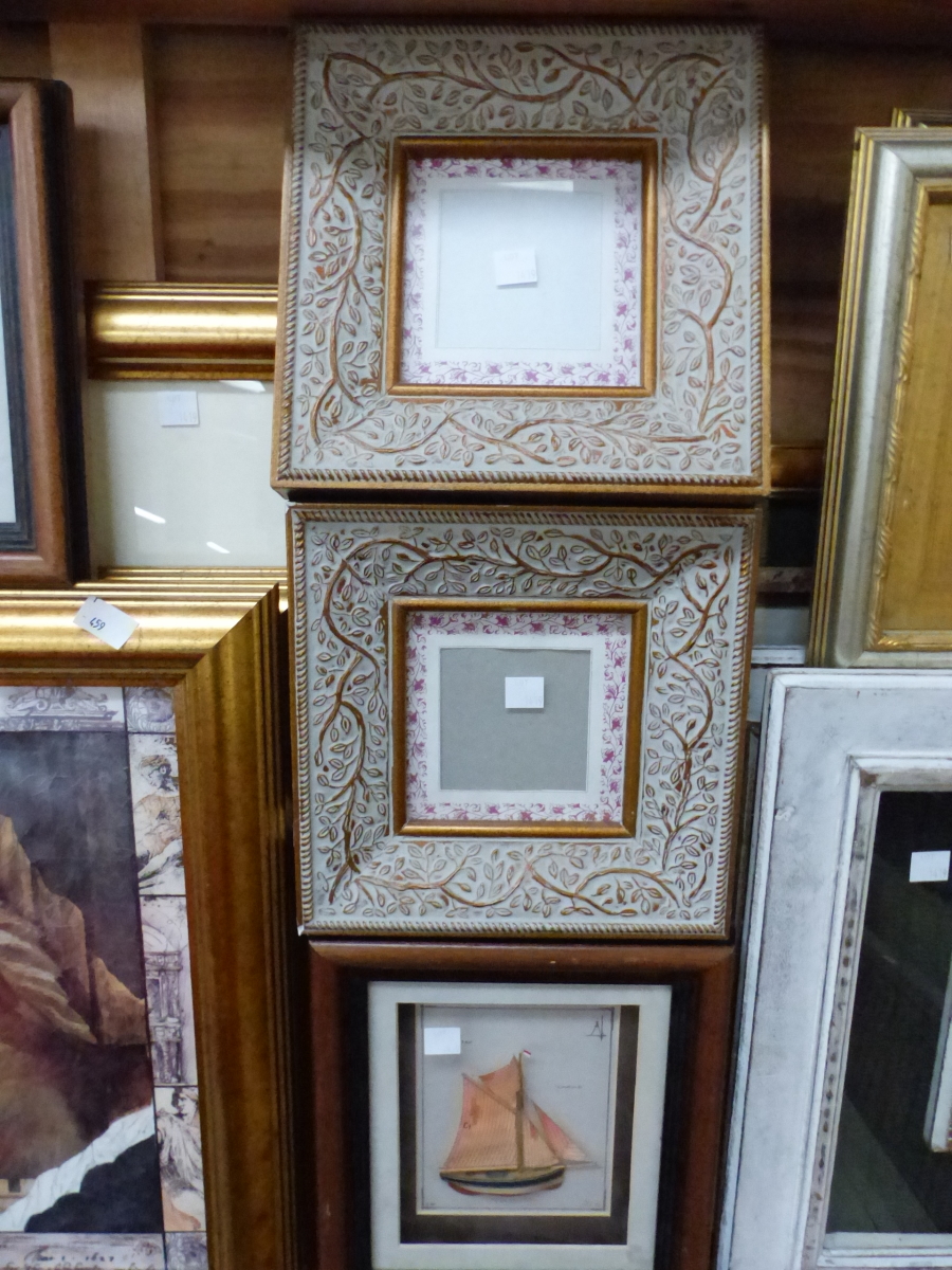 A LARGE COLLECTION OF GILT FRAMED AND OTHER FURNISHING PRINTS ETC. - Bild 7 aus 15