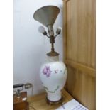 AN ANTIQUE PORCELAIN BODY BRASS MOUNTED TABLE LAMP.