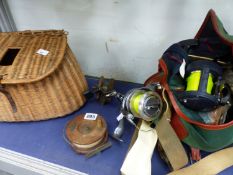 A COLLECTION OF VINTAGE AND OTHER FISHING REELS TOGETHER WITH A BASKET WORK CREEL