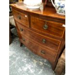 A SATIN WOOD BANDED MAHOGANY BOW FRONT CHEST OF TWO SHORT AND TWO LONG DRAWERS ON SPLAY FEET. W 90 x