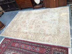 A ORIENTAL CARPET OF ZEIGLER DESIGN 270 x 180cms