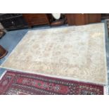 A ORIENTAL CARPET OF ZEIGLER DESIGN 270 x 180cms