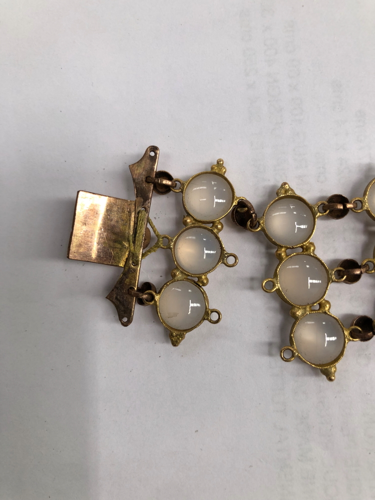 AN ANTIQUE CHALCEDONY BRACELET. THE THREE PANEL LINKS OF CABOCHON STONES JOINED BY BEADED LINKS, - Image 4 of 8