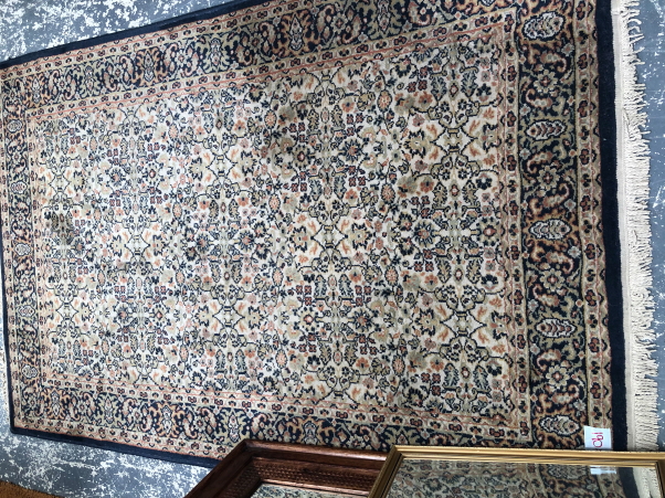 A MACHINE MADE RUG OF PERSIAN TABRIZ DESIGN 190 x 126 cms