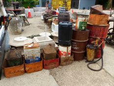 A COLLECTION OF VINTAGE OIL CANS, SIZES VARY