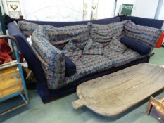 A MODERN KNOLE SETTEE UPHOLSTERED IN BLUE AND WITH CHEVRON PATTERNED COLOURED CUSHIONS. W 252 x D